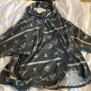 LuLaRoe Gray patterned sweater